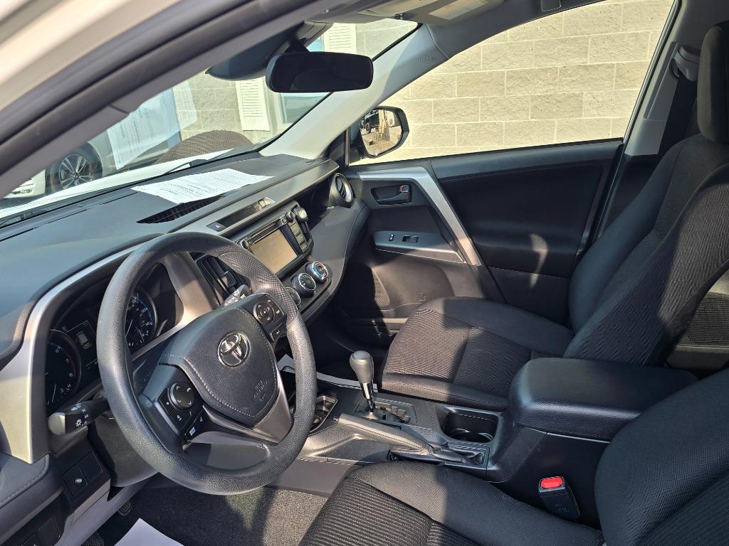 2017 Toyota RAV4 LE photo